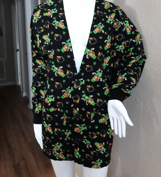 Leprechauns/Pot of Gold Scrub jacket - Picture 1 of 11
